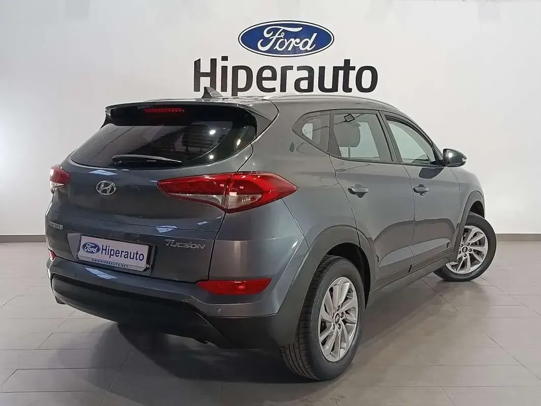 Usado Hyundai Tucson 131 CV (96 kW) 2018 Gris SUV