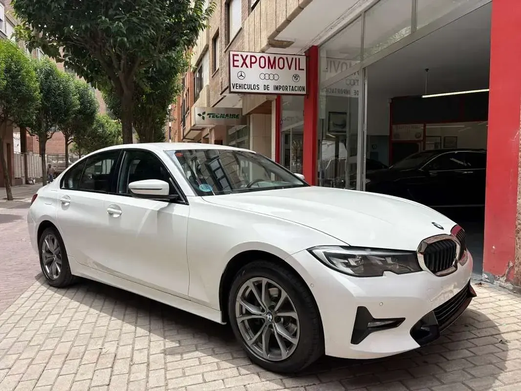 Usado BMW 318 Shadowline 150 CV (110 kW) 2021 Blanco Berlina