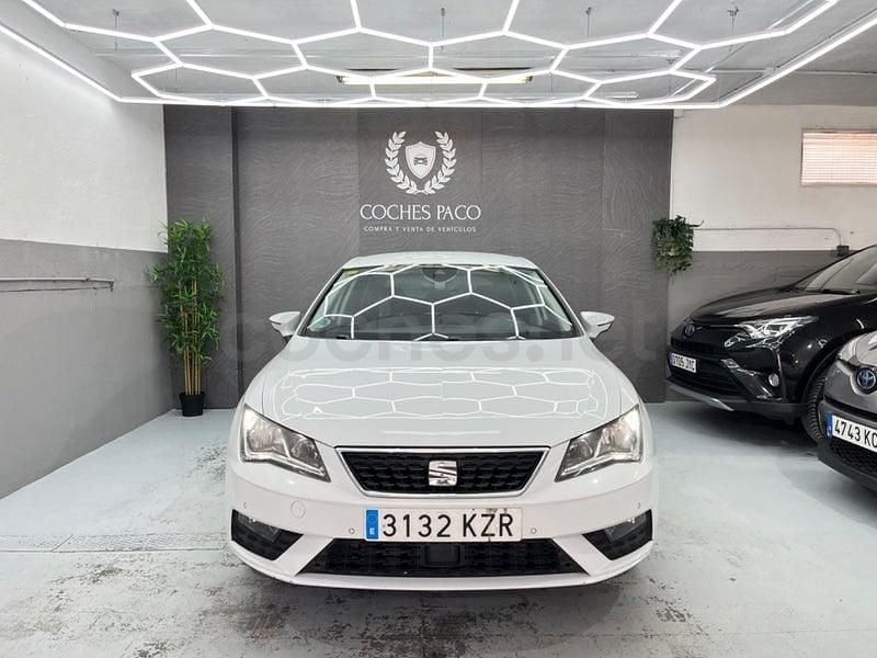 Usado Seat Leon Style 130 CV (95 kW) 2019 Blanco Berlina
