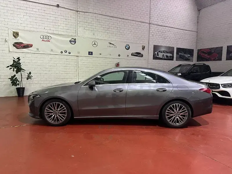 Usado Mercedes CLA220 190 CV (139 kW) 2021 Gris / plata Berlina