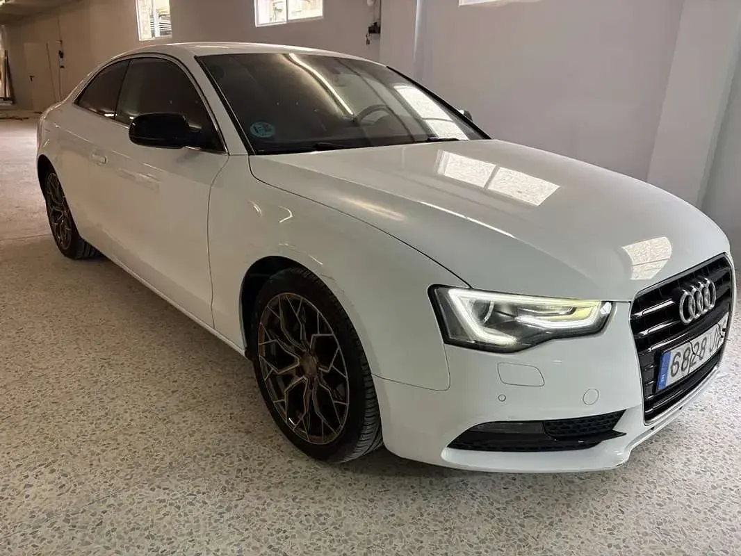 Usado Audi A5 Ambiente 189 CV (139 kW) 2014 Blanco Coupe