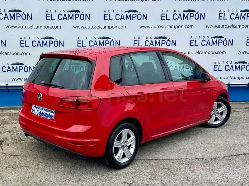 Usado VW Golf Sportsvan 110 CV (80 kW) 2015 Rojo Monovolumen