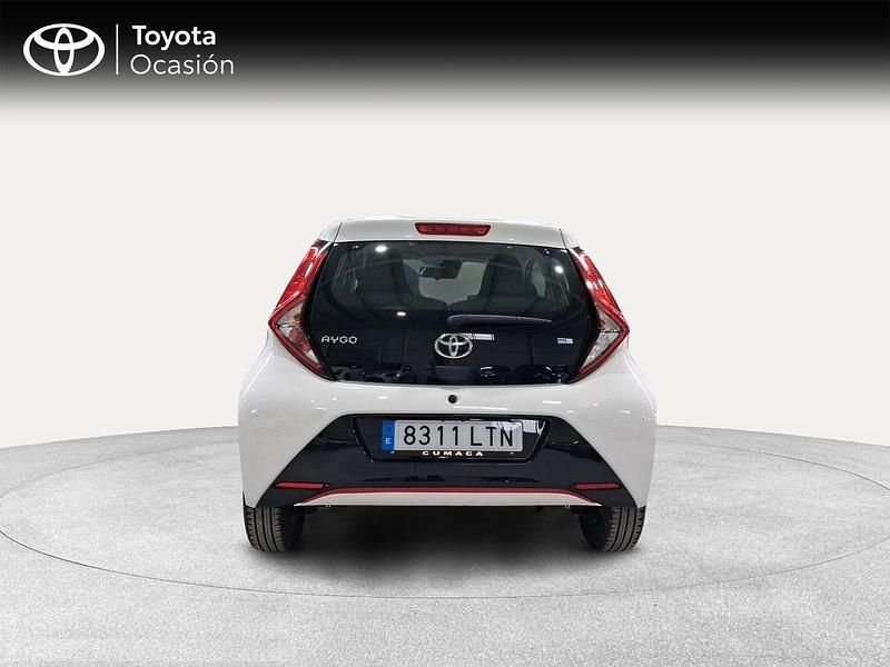 Usado Toyota Aygo X-play 72 CV (52 kW) 2021 Blanco Utilitario