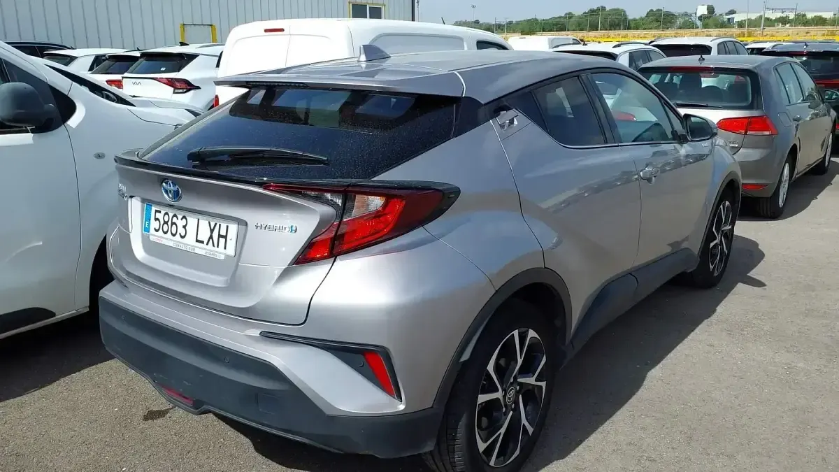 Usado Toyota C-HR Advance 122 CV (89 kW) 2022 Gris SUV