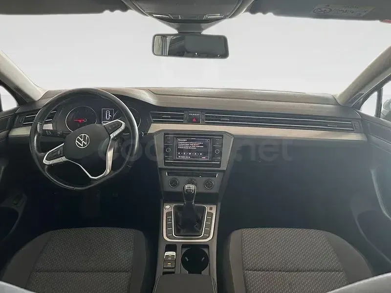 Usado VW Passat 150 CV (110 kW) 2021 Gris Familiar