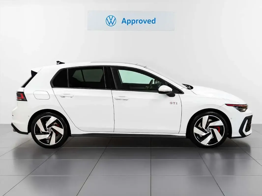 Usado VW Golf VIII GTI 265 CV (194 kW) 2025 Blanco Utilitario