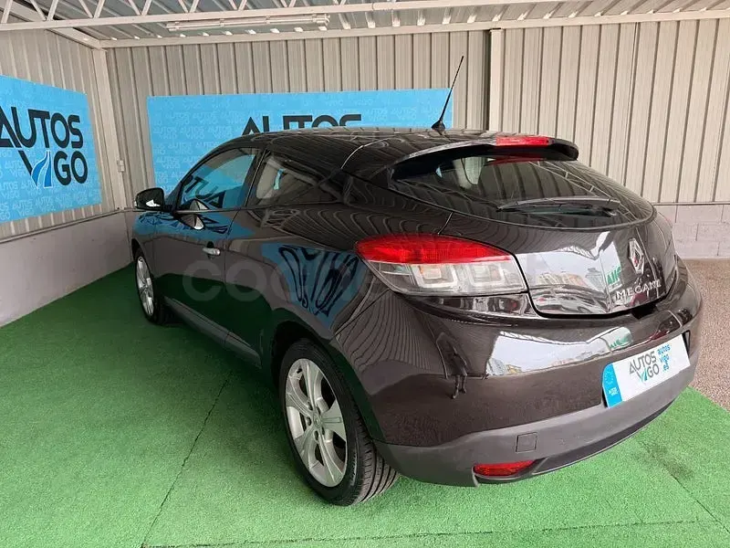 Usado Renault Mégane III Dynamique 110 CV (80 kW) 2010 Negro Berlina