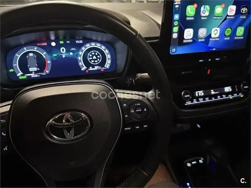 Usado Toyota Corolla Style 140 CV (102 kW) 2024 Gris / plata Berlina