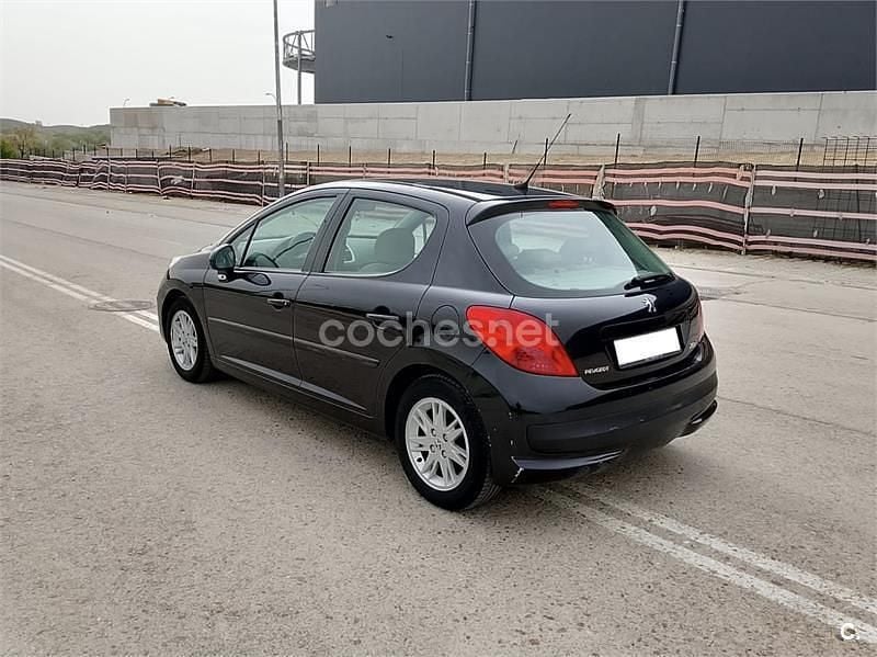 Usado Peugeot 207 90 CV (66 kW) 2007 Negro Berlina