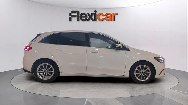 Usado Mercedes B180 137 CV (100 kW) 2021 Blanco Utilitario