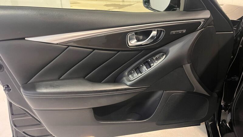 Usado Infiniti Q50 Premium 170 CV (125 kW) 2017 Negro Berlina