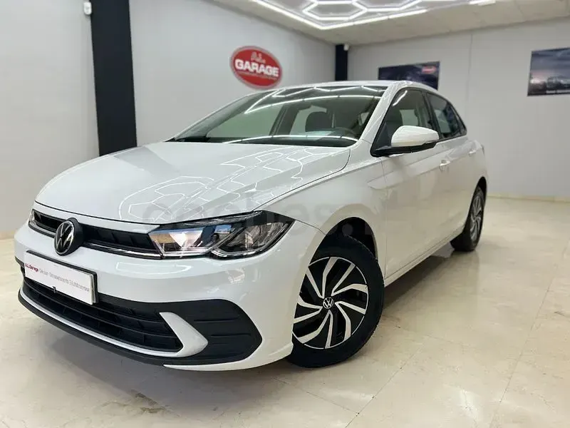 Usado VW Polo Life 95 CV (69 kW) 2022 Blanco Utilitario