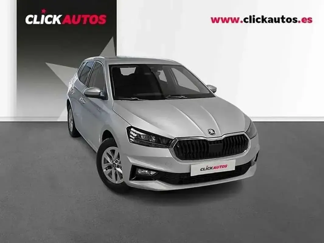 Usado Skoda Fabia Selection 95 CV (69 kW) 2025 Plateado Utilitario