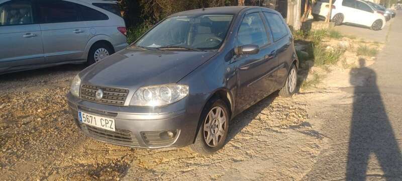 Gris Usado 2004 Fiat Punto Utilitario | 1350 € (Buen precio) - Imagen 1/4
