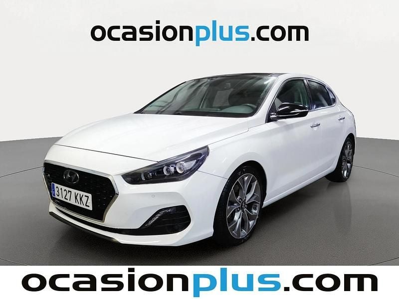 Usado Hyundai i30 Style 140 CV (102 kW) 2018 Blanco Berlina