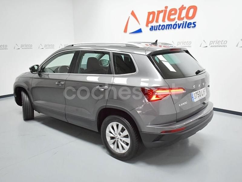 Usado Skoda Karoq Ambition 150 CV (110 kW) 2022 Gris / plata SUV