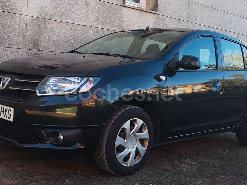 Negro Usado 2014 Dacia Sandero Lauréate Utilitario | 4690 € (Precio justo) - Imagen 1/4