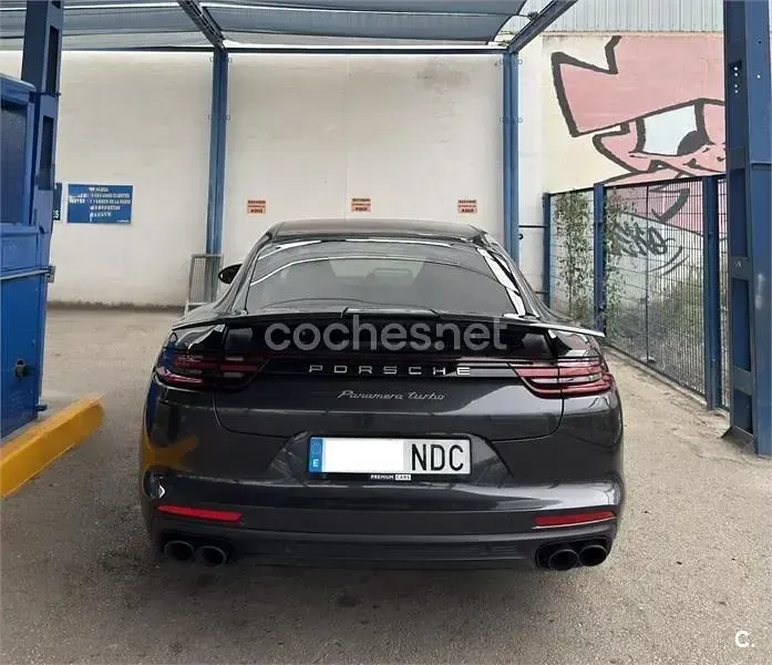 Usado Porsche Panamera Turbo 520 CV (382 kW) 2017 Negro Utilitario
