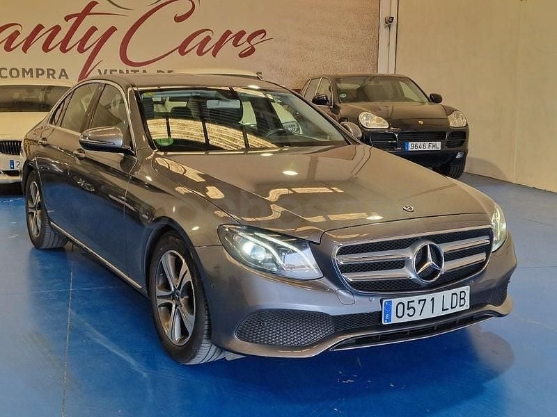 Usado Mercedes E200 184 CV (135 kW) 2018 Gris / plata Berlina