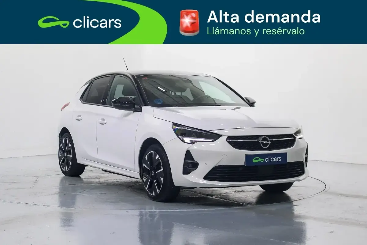 Begagnad Opel Corsa-e GS Line 100 kW (136 HK) 2021 Vit Halvkombi