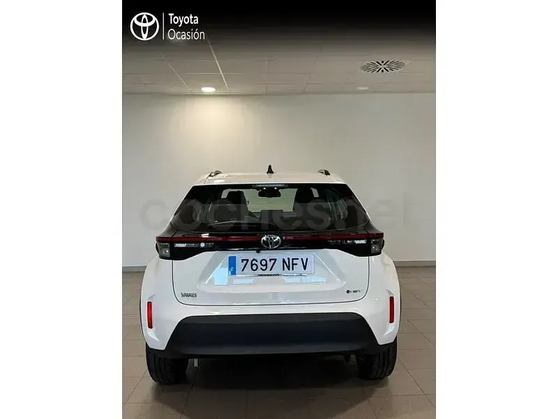 Usado Toyota Yaris Cross Business Edition 116 CV (85 kW) 2025 Blanco SUV