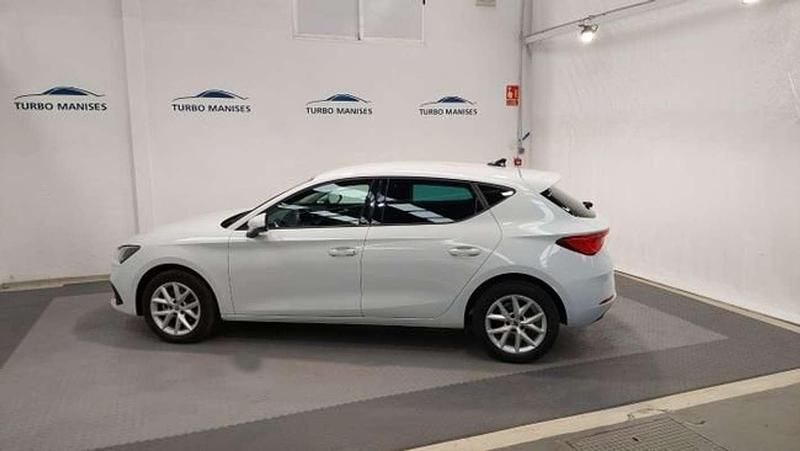 Usado Seat Leon Style 116 CV (85 kW) 2021 Blanco Utilitario