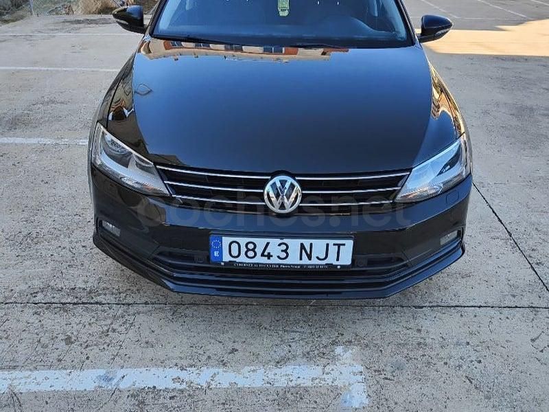 Usado VW Jetta Advance 105 CV (77 kW) 2016 Negro Berlina