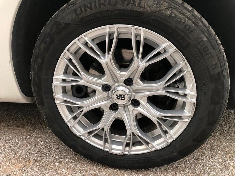 Usado Renault Clio II Authentique 86 CV (63 kW) 2010 Blanco Berlina