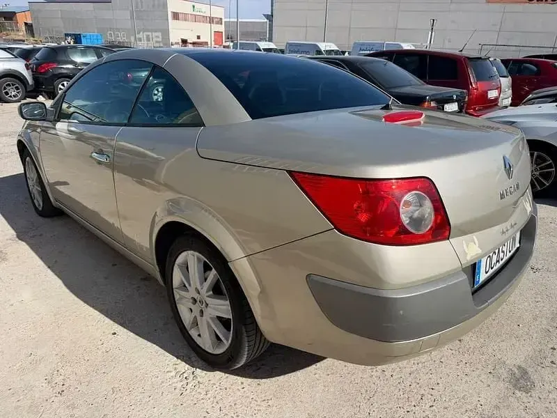 Usado Renault Mégane Authentique 110 CV (80 kW) 2005 Gris