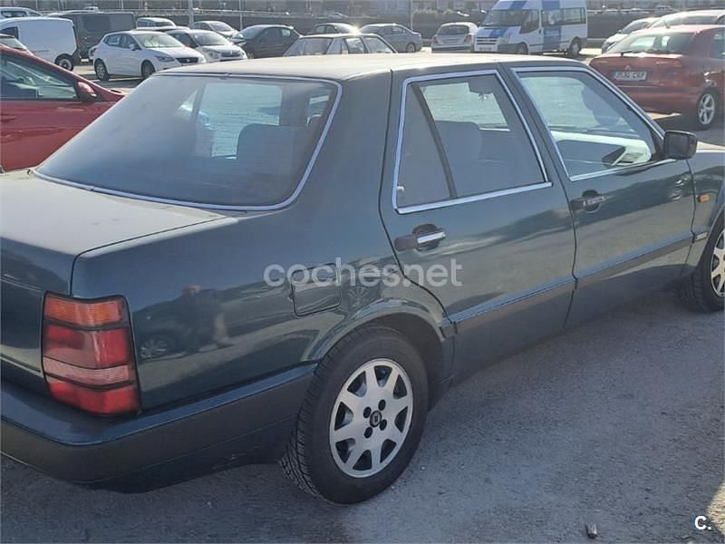 Usado Lancia Thema 120 CV (88 kW) 1993 Verde Berlina