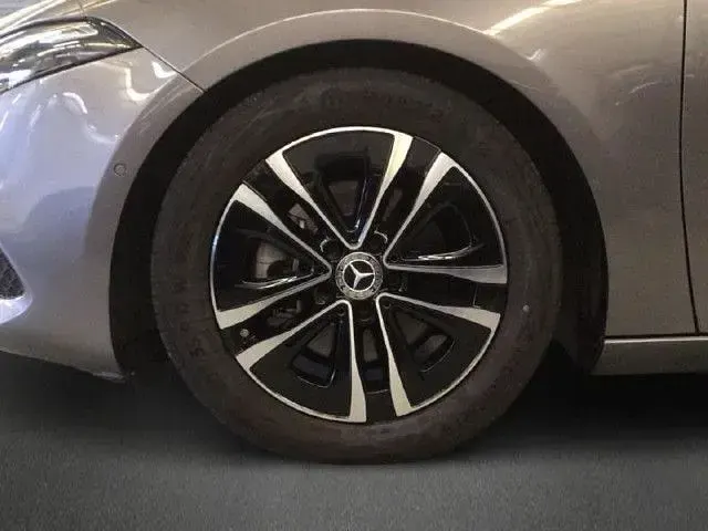 Usado Mercedes A200 150 CV (110 kW) 2024 Gris montaña