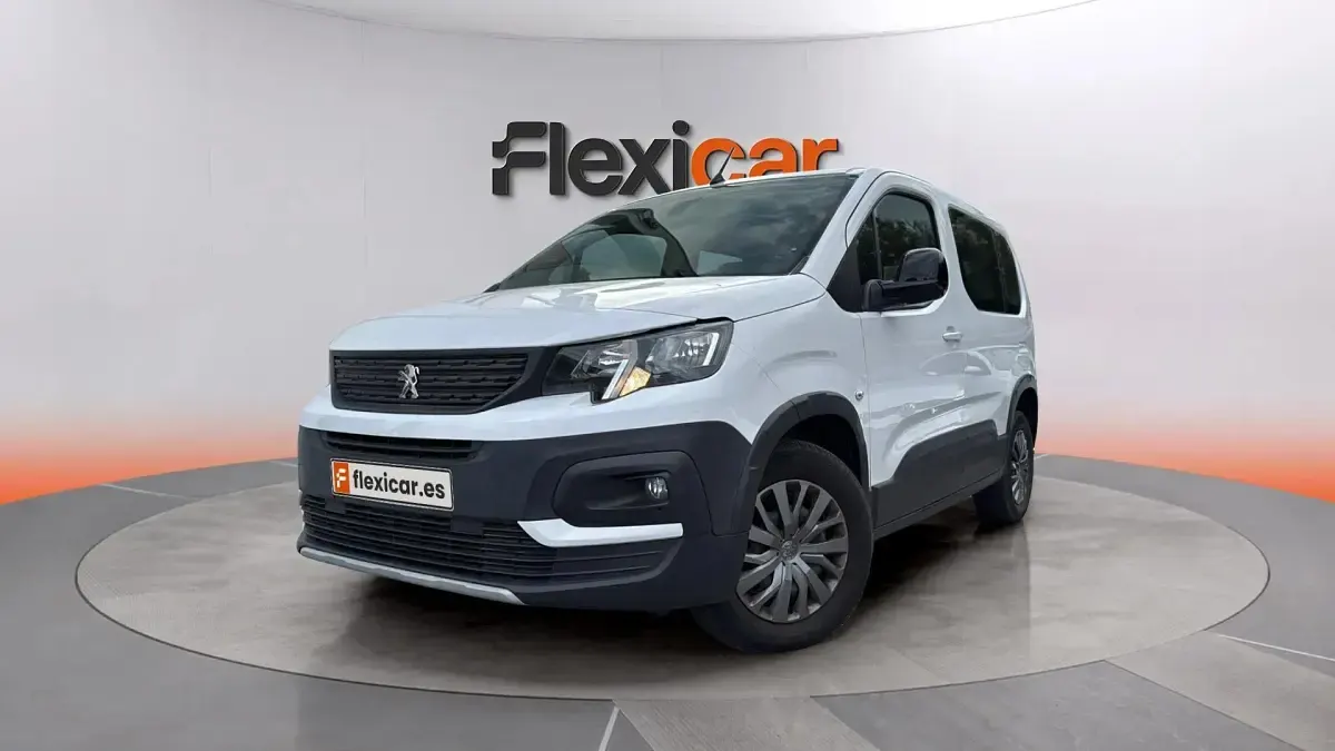 Usado Peugeot Rifter Allure 101 CV (74 kW) 2023 Blanco Monovolumen