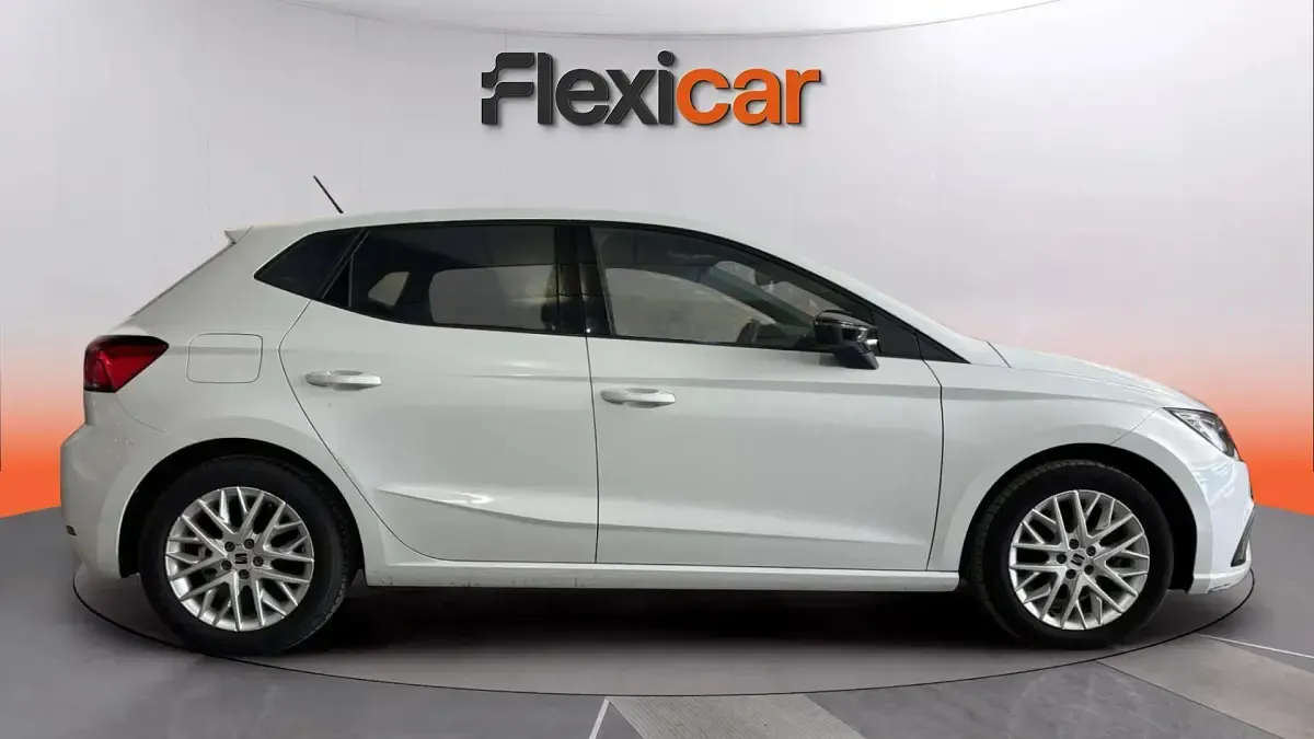 Usado Seat Ibiza FR 110 CV (80 kW) 2023 Blanco Utilitario