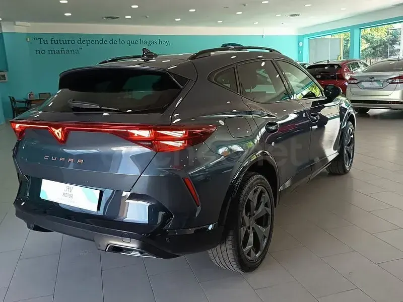 Usado Cupra Formentor 150 CV (110 kW) 2025 Gris / plata SUV
