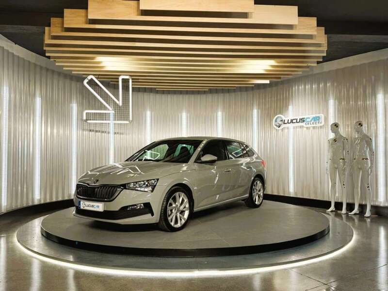 Gris Usado 2023 Skoda Scala Sport Utilitario | 21.900 € (Un poco caro) - Imagen 1/4