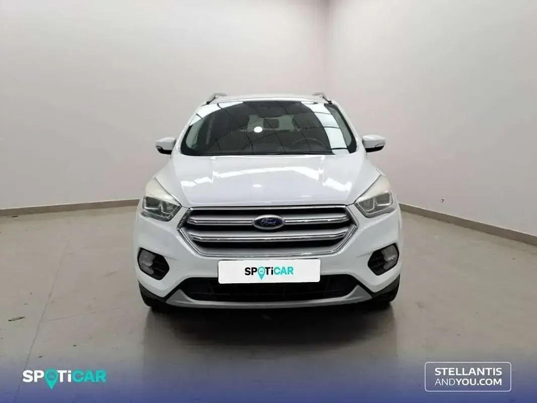 Usado Ford Kuga Trend+ 151 CV (111 kW) 2019 Blanco SUV