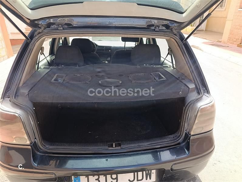 Usado VW Golf IV 100 CV (73 kW) 2003 Negro Berlina