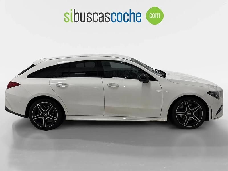 Usado Mercedes CLA200 Shooting Brake 150 CV (110 kW) 2023 Blanco Familiar