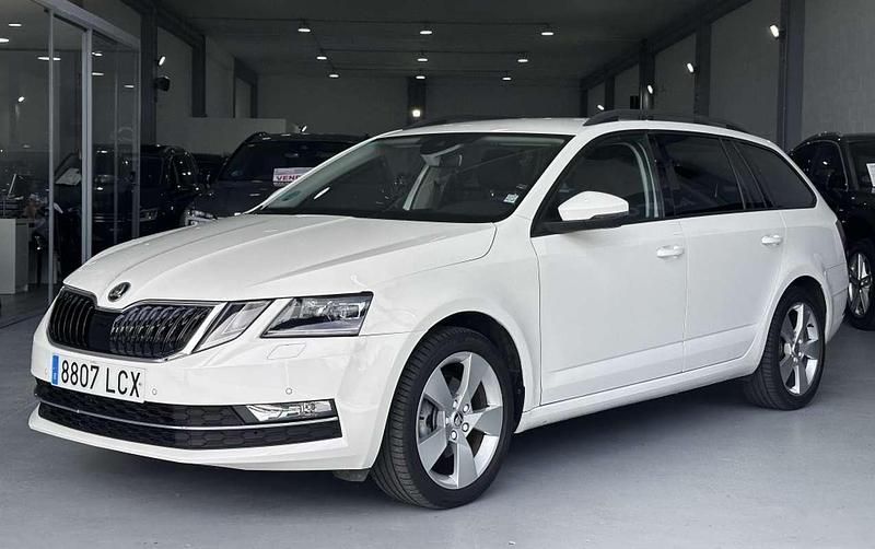Blanco Usado 2019 Skoda Octavia Style Familiar | 17.440 € (Precio justo) - Imagen 1/4