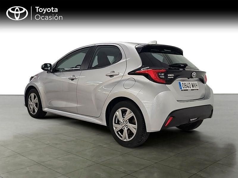 Usado Toyota Yaris Active 116 CV (85 kW) 2024 Azul Utilitario