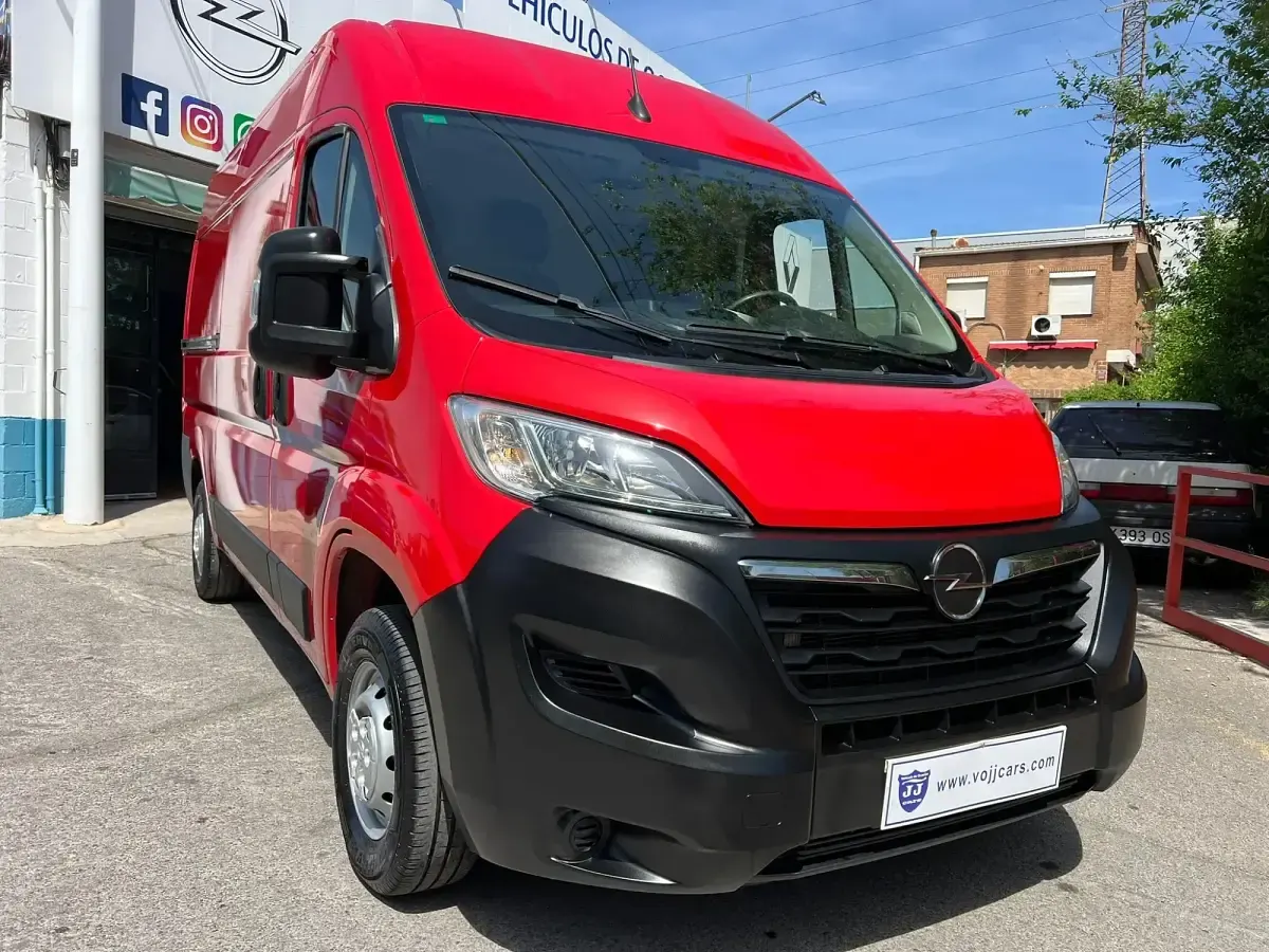 Usado Opel Movano 140 CV (102 kW) 2023 Rojo Van