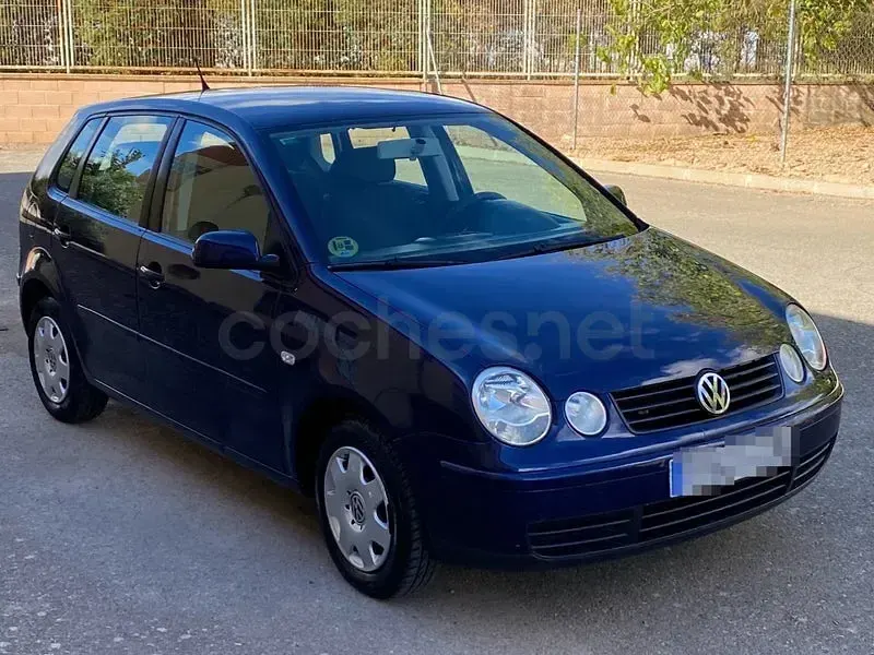 Usado VW Polo Trendline 75 CV (55 kW) 2004 Azul Berlina