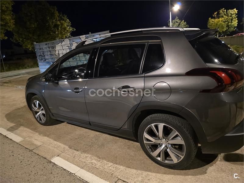 Usado Peugeot 2008 Allure 130 CV (95 kW) 2017 Gris / plata SUV