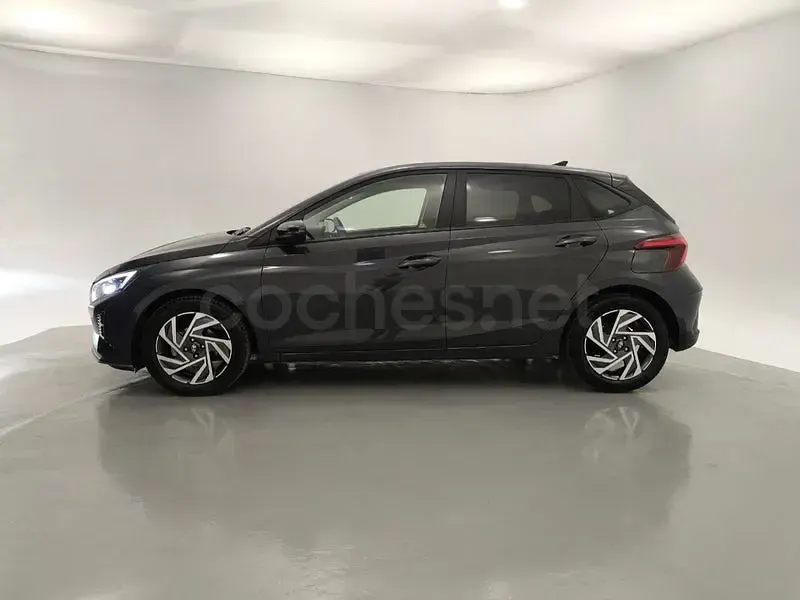 Usado Hyundai i20 79 CV (58 kW) 2025 Gris / plata Utilitario