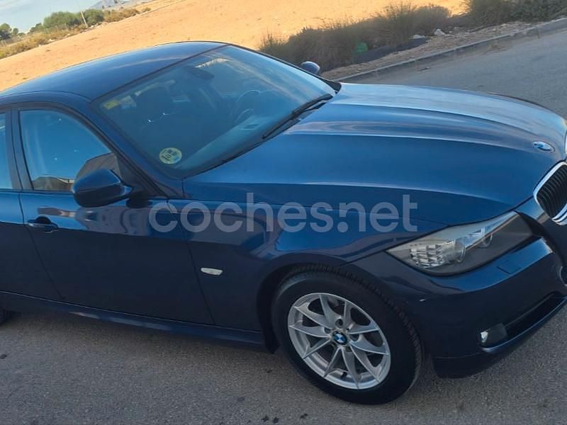 Usado BMW 318 Sport Line 143 CV (105 kW) 2012 Azul Berlina