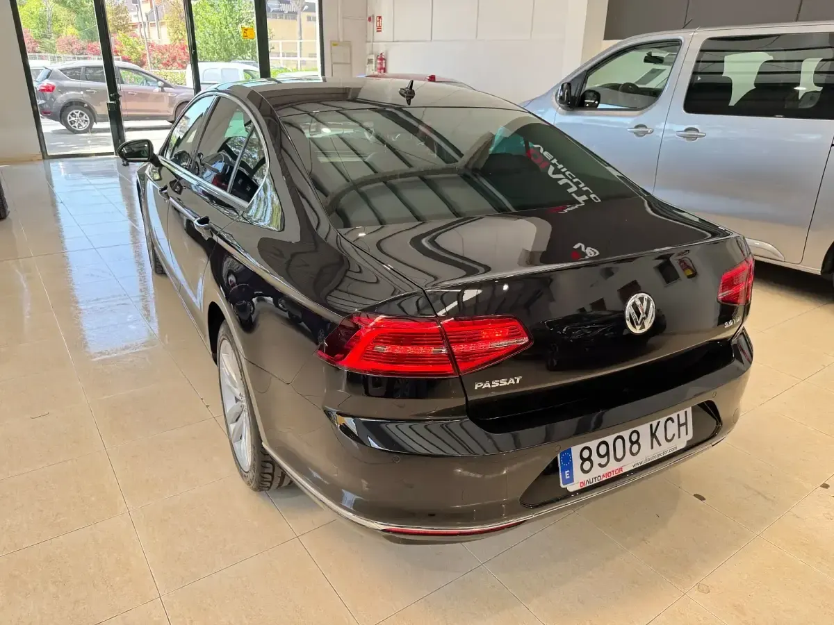 Usado VW Passat Sportline 150 CV (110 kW) 2017 Negro Berlina
