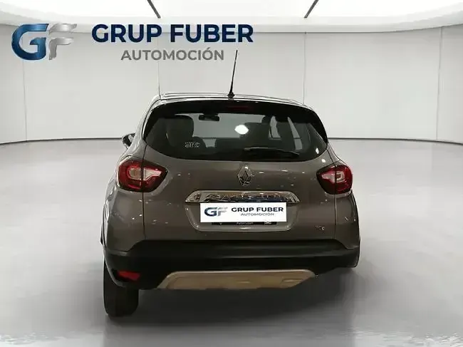 Usado Renault Captur Zen 120 CV (88 kW) 2017 Gris / plata SUV