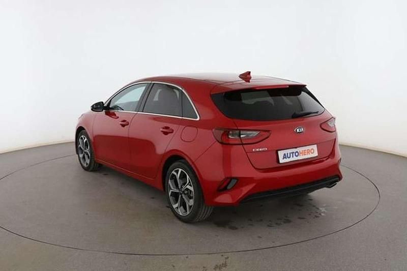 Usado Kia Ceed 121 CV (88 kW) 2020 Rojo Utilitario