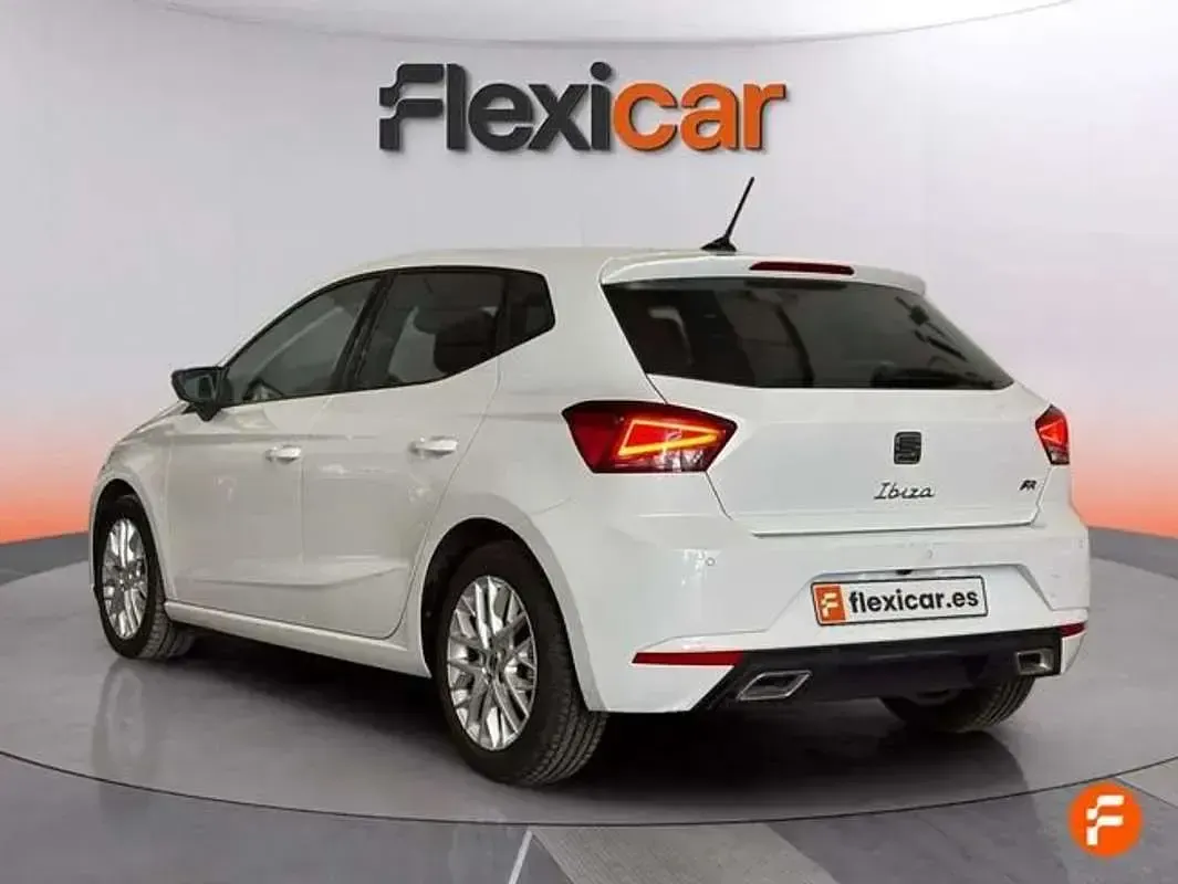 Usado Seat Ibiza FR 110 CV (80 kW) 2023 Blanco Utilitario