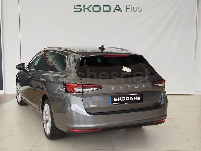 Usado Skoda Superb Selection 150 CV (110 kW) 2025 Gris Familiar